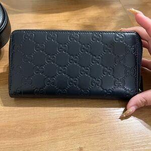 Gucci Guccissima Zip Around Wallet Black Leather GG Embossed Authentic